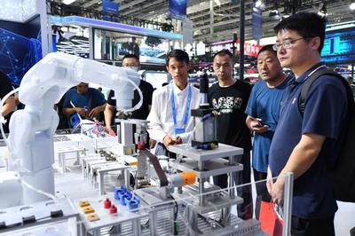 5G智慧工廠機器人在2023中國國際數(shù)字經(jīng)濟(jì)博覽會上展示未來制造新趨勢